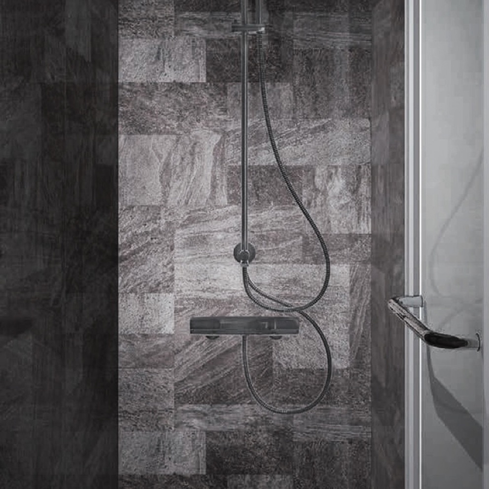 Shower & Bathrooms