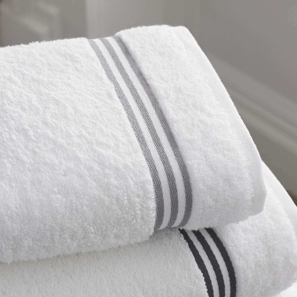 Full shower amenities & towels