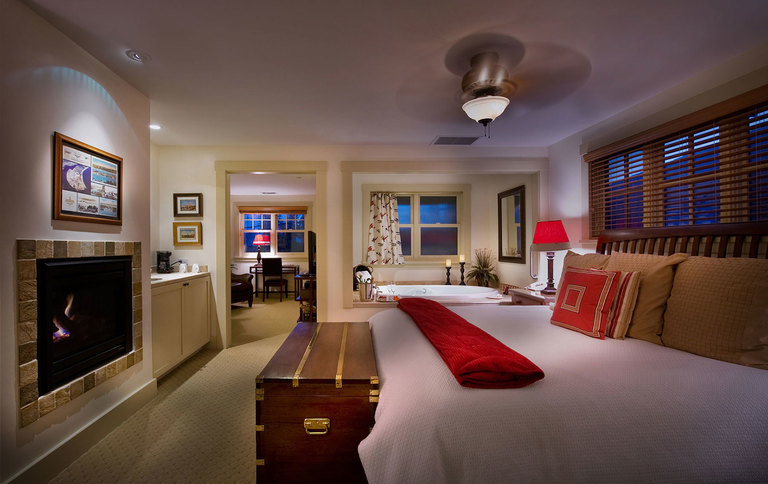 1906-Grand-King-Spa--ni-room-dusk