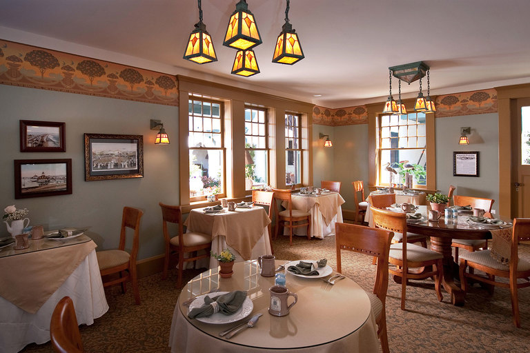 1906-breakfast-room-1