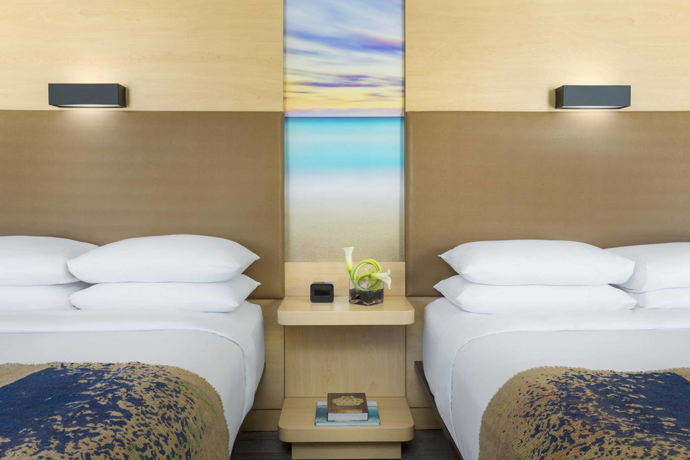 47 Gates-Miami-Guestroom-DD-Headboard.