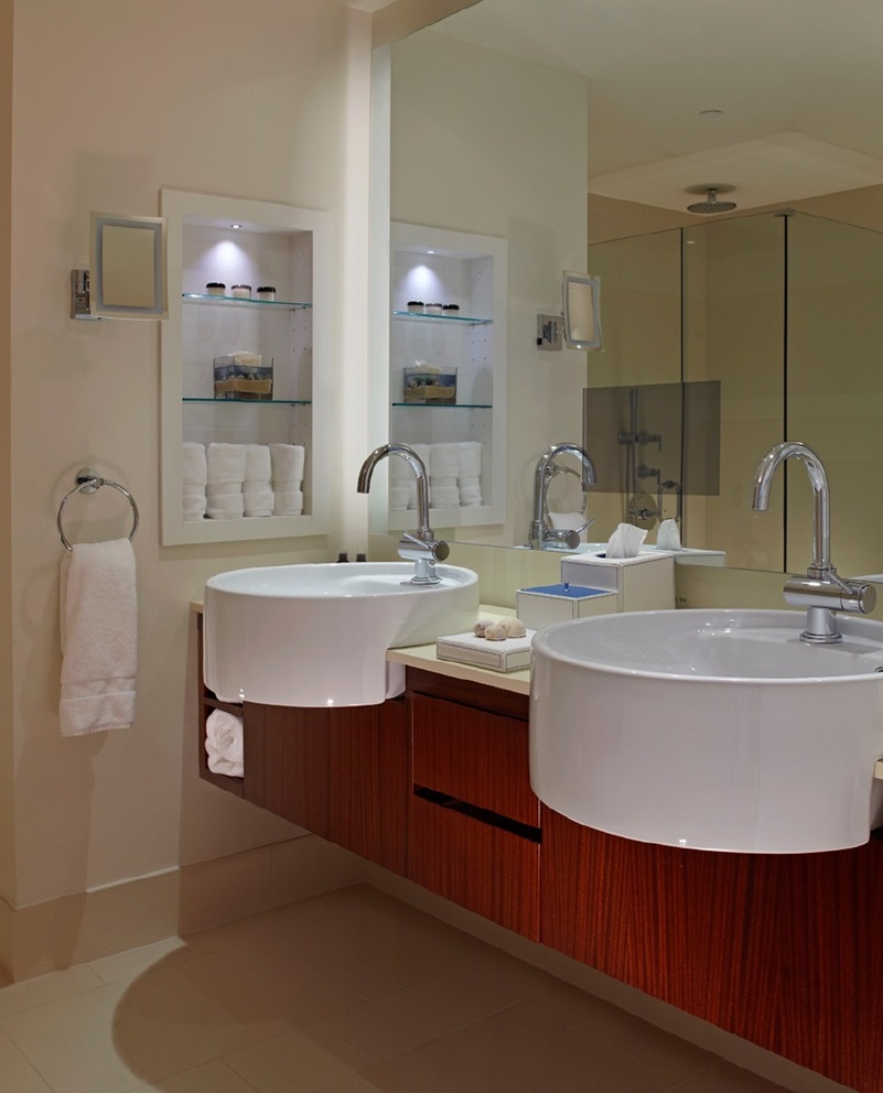 Suite Bathroom