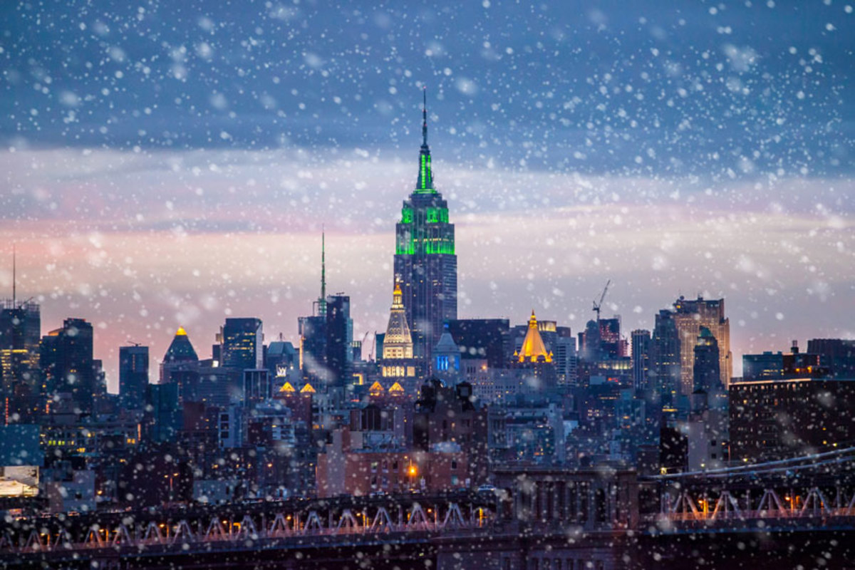 new-york-skyline-with-empire-state-building-on-snowy-evening