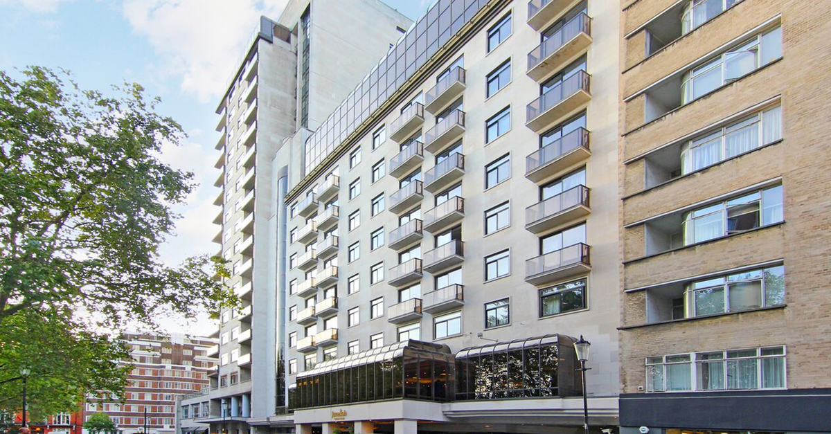 The Jumeirah Carlton Tower is close to many apartments