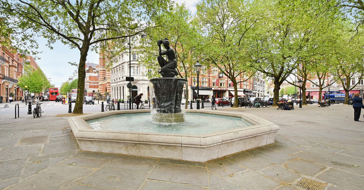 Sloane Square - the focal point in Chelsea