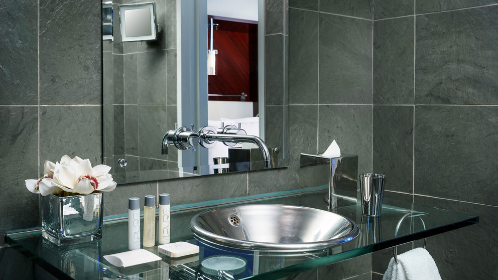 Guestroom Bath sink with amenities