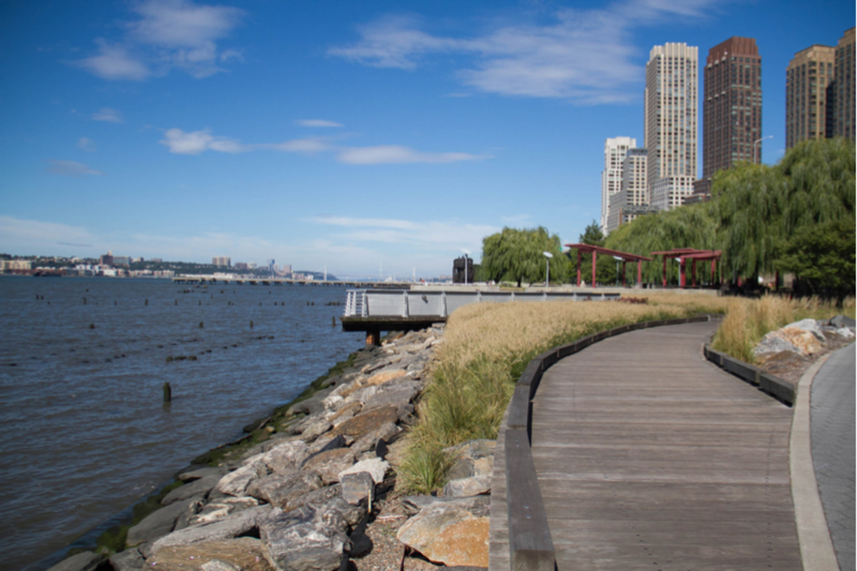 Image of Hudson River Park boardwalk
