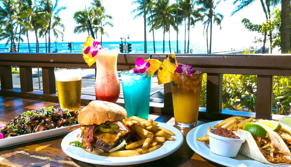 Dining At Waikiki Beach Park Shore Hotel In Waikiki