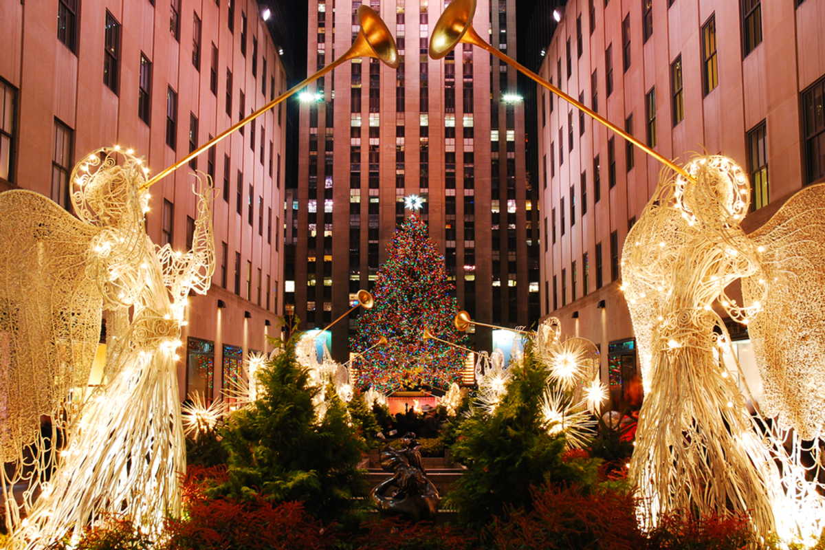 rockefeller-center-christmas-tree-and-angels-decorations